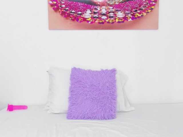 Live sex webcam photo for roxxy-travis #270925251