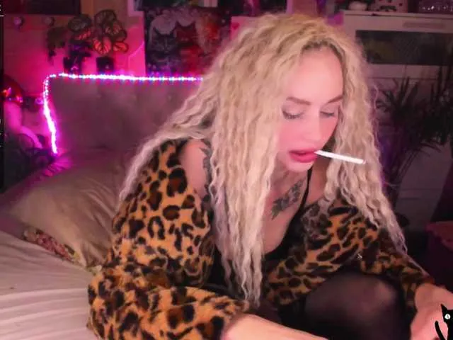 Live sex webcam photo for CatSeeYeah #270911366