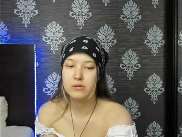 Live sex webcam photo for KayaLuan #270916444