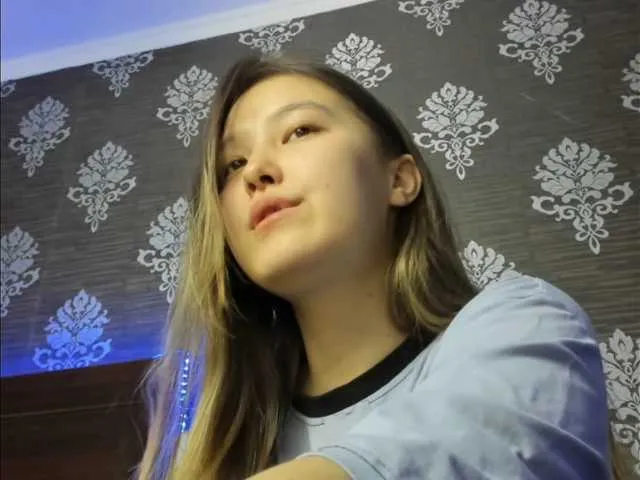 Live sex webcam photo for KayaLuan #270919854
