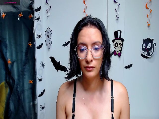 Live sex webcam photo for MiaportmanX #270912949