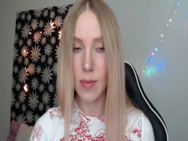 Live sex webcam photo for MagicElfie #270926388