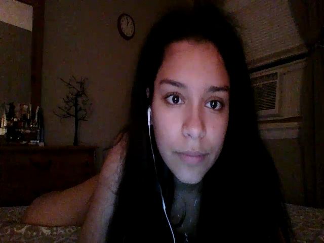 Live sex webcam photo for Adrianaxo1 #270915021