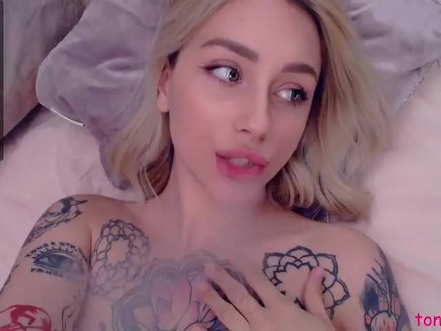 Live sex webcam photo for KaprinaGirrs #270935419