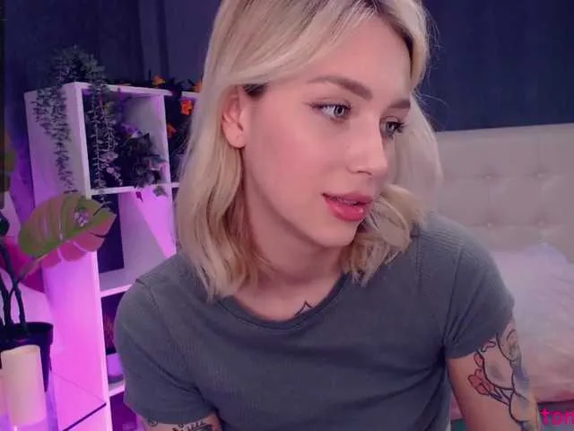 Live sex webcam photo for KaprinaGirrs #270938783