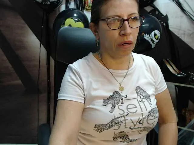 Live sex webcam photo for maturehot-1 #270938760