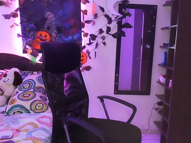 Live sex webcam photo for Caroline134 #270930843