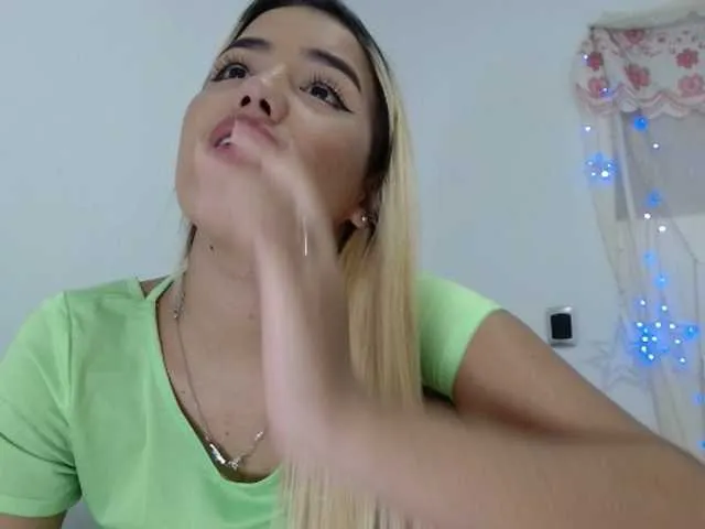 Live sex webcam photo for adri14-1 #270944539