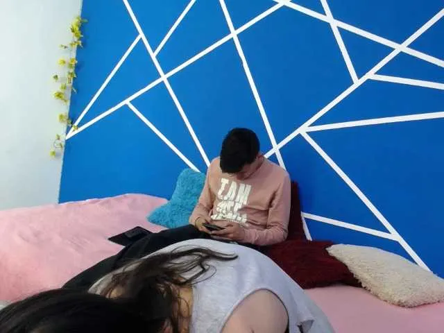 Live sex webcam photo for couplehorny21 #270943454