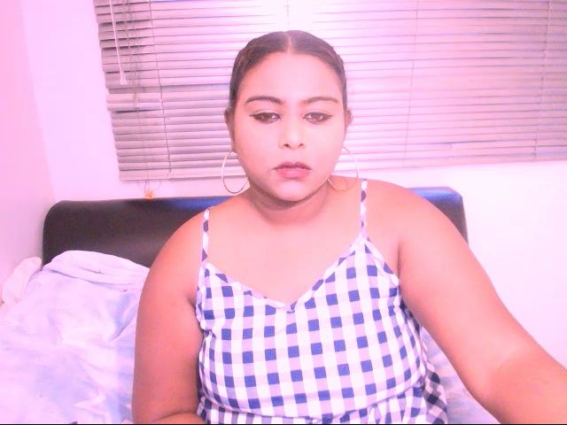 Live sex webcam photo for Indiandiva96 #270941364