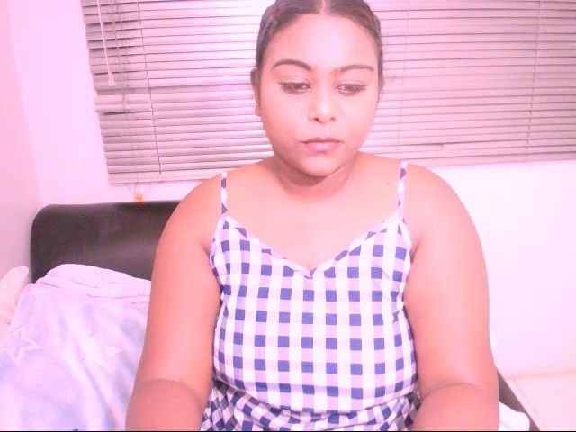 Live sex webcam photo for Indiandiva96 #270946463