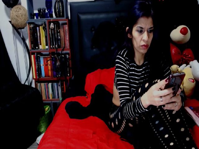 Live sex webcam photo for MilfKatty #270933596