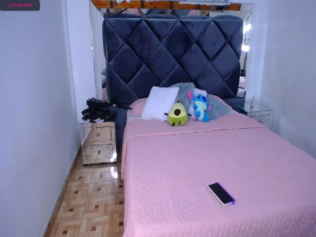 Live sex webcam photo for ElektraWhite #270934105