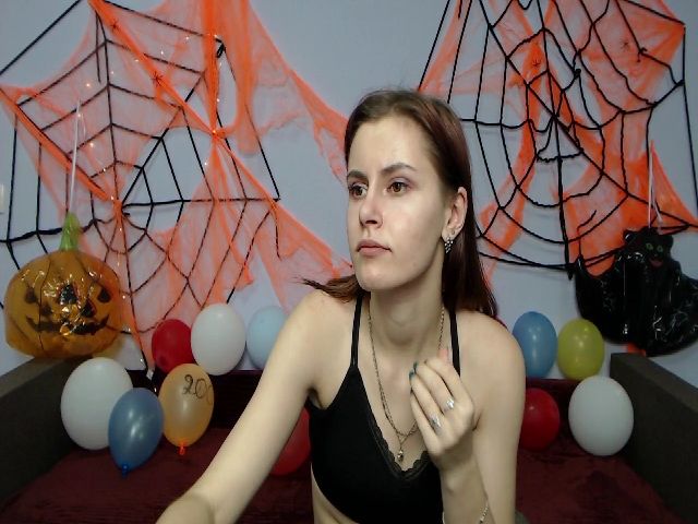 Live sex webcam photo for MollyTravis #270941441