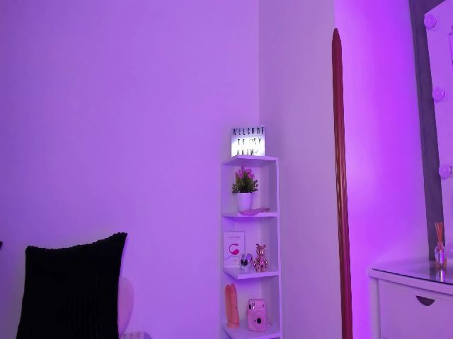 Live sex webcam photo for Sexxygirl18x #270931604