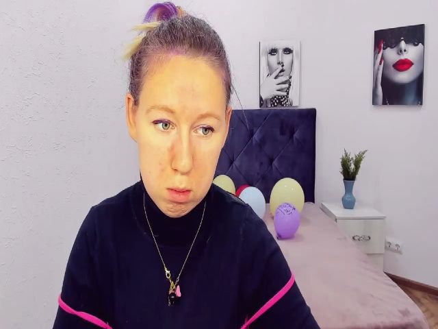 Live sex webcam photo for LizaSwan #270936320