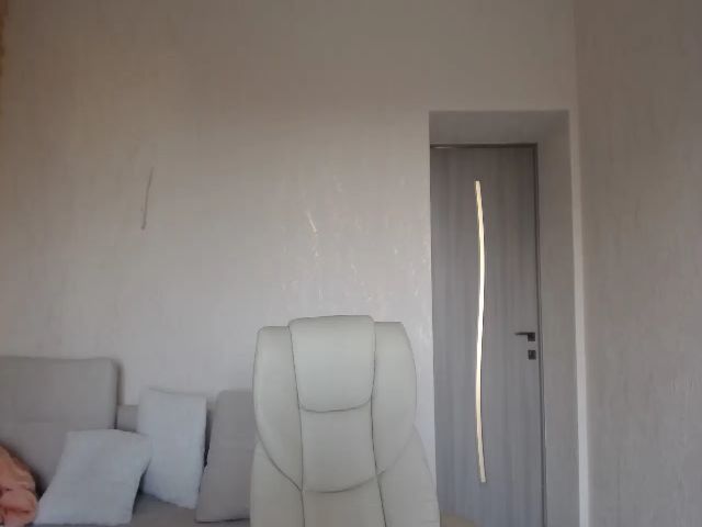 Live sex webcam photo for Margarita_18 #270940027