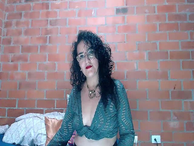 Live sex webcam photo for SaimaJayeb #270945281