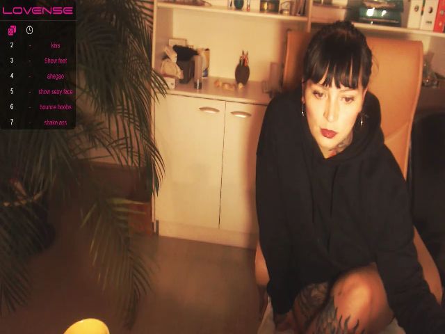 Live sex webcam photo for Catabrown #270944840