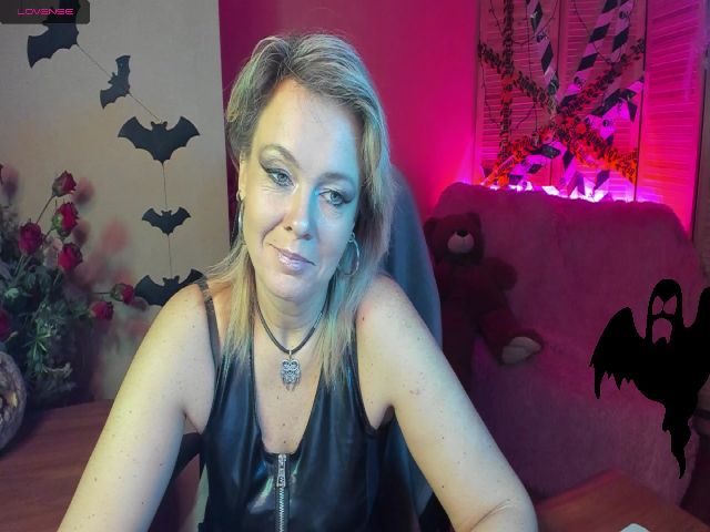 Live sex webcam photo for Lady_Flame5 #270933851