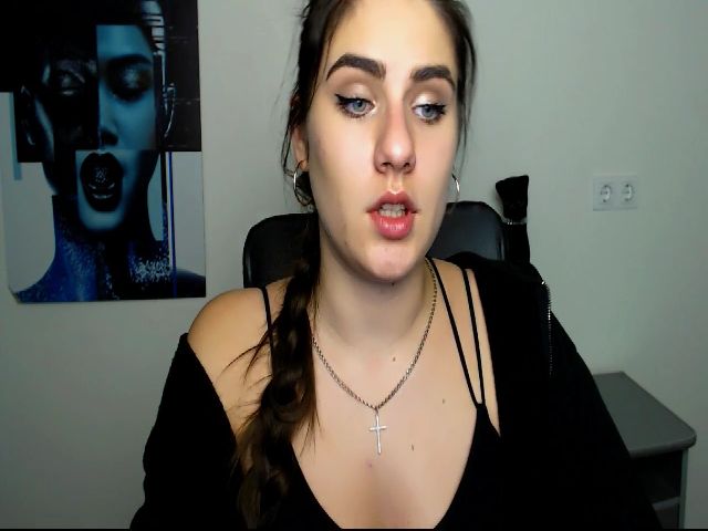 Live sex webcam photo for MollyKiss_ #270947552