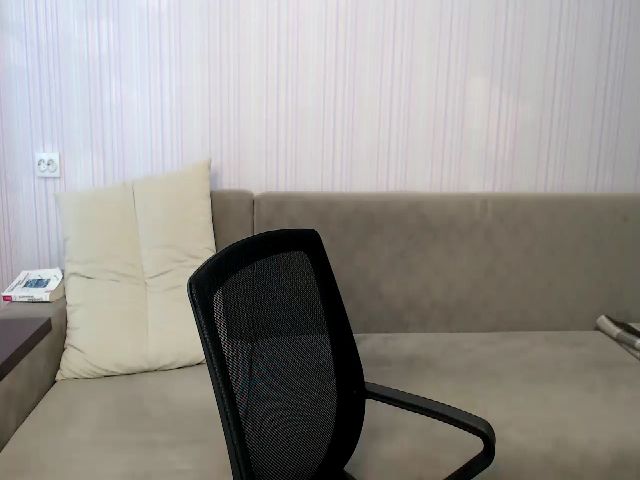 Live sex webcam photo for M_i_ll_a__ #270936073