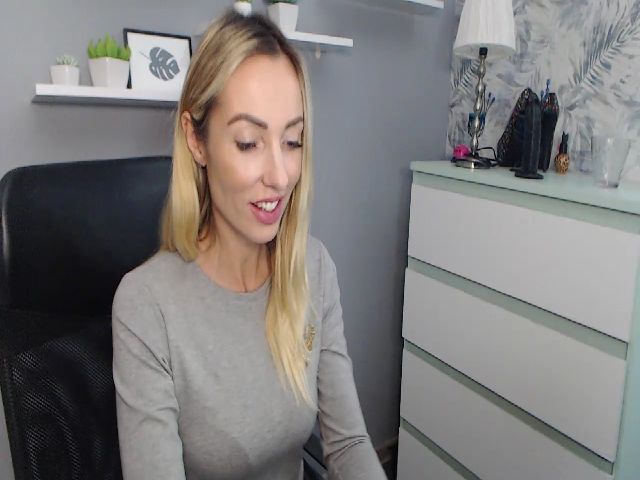 Live sex webcam photo for RikaXxX1 #270936038