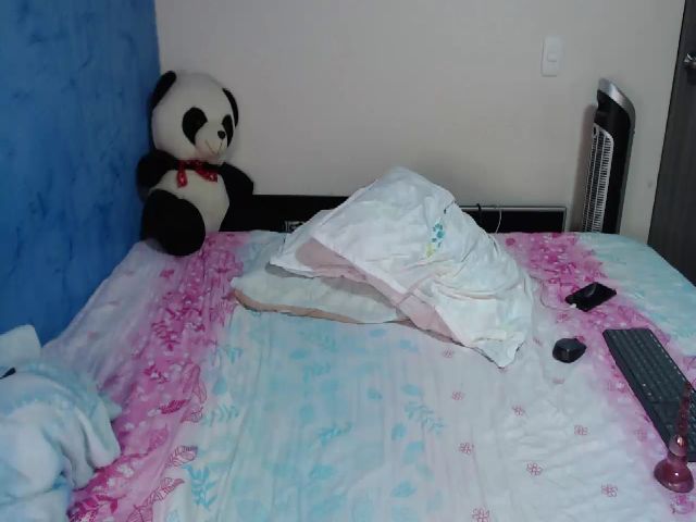 Live sex webcam photo for Latina2hot69 #270939987