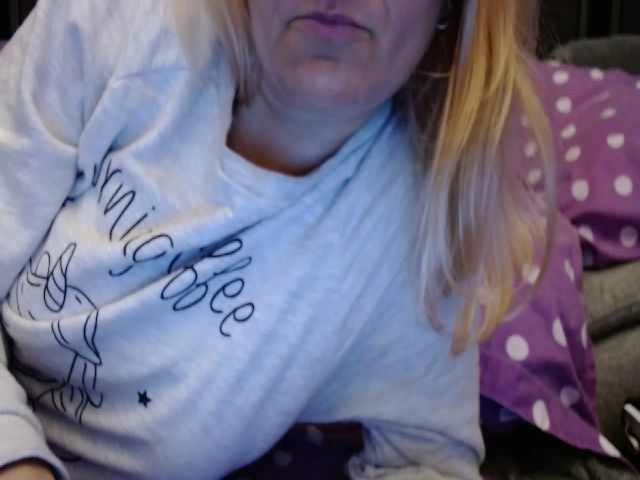 Live sex webcam photo for Bite_Me__ #270946507