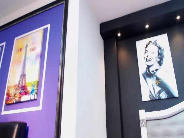 Live sex webcam photo for Scarlett_1801 #270945776