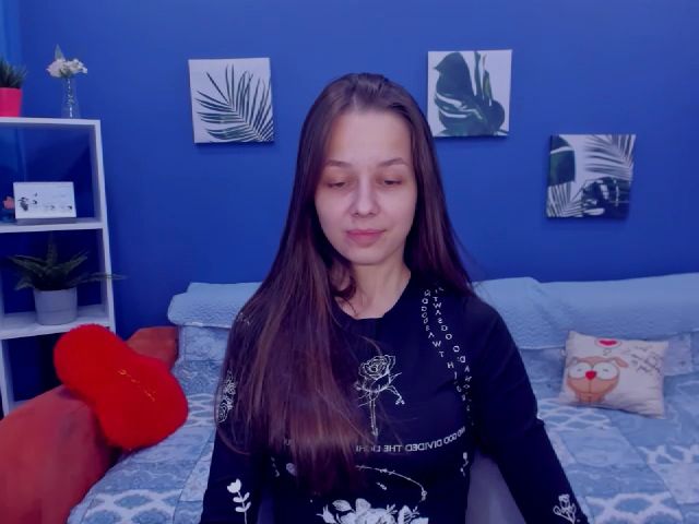 Live sex webcam photo for LianaWild #270935922