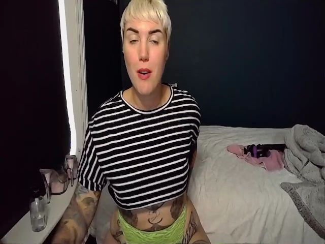 Live sex webcam photo for MissCharliex #270939746