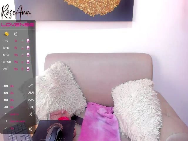 Live sex webcam photo for Roseann__ #270939357