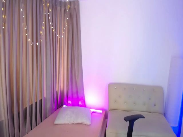 Live sex webcam photo for SamanthaBelll #270946237