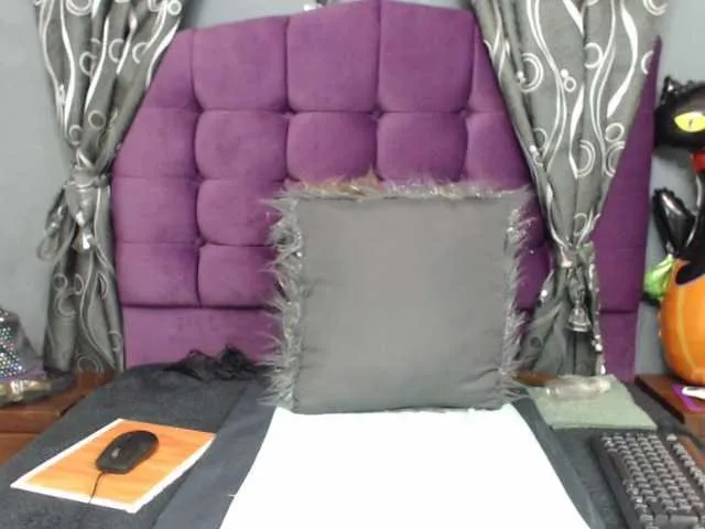 Live sex webcam photo for charlotholmes #270931074