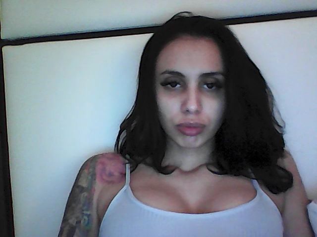 Live sex webcam photo for TiaraBrown #270947671