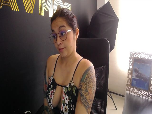 Live sex webcam photo for MissTiara_ #270940094