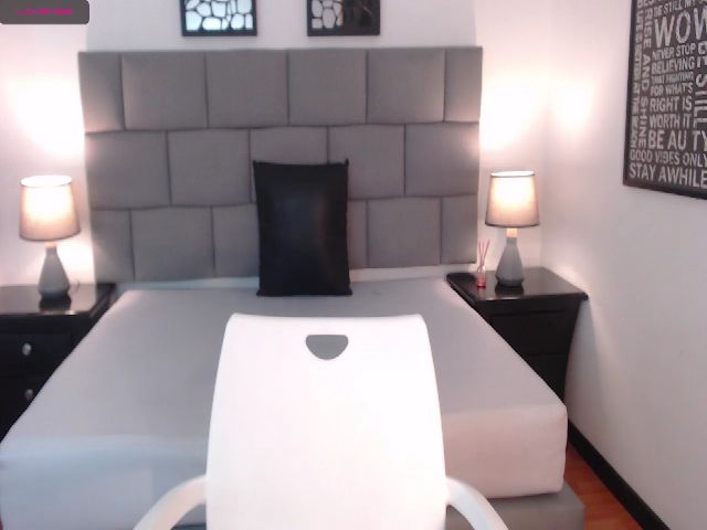 Live sex webcam photo for Kailyn_ #270945354