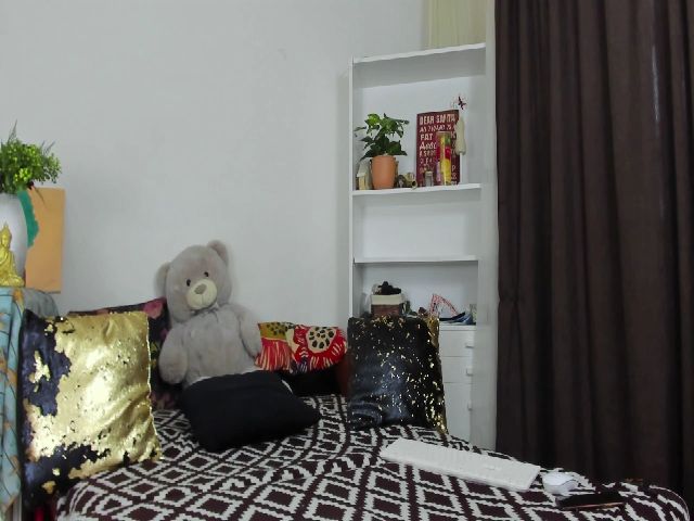 Live sex webcam photo for MaryJanexo42 #270940552