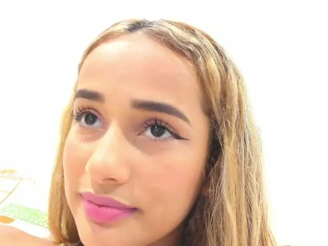 Live sex webcam photo for latincarlahot #270934471