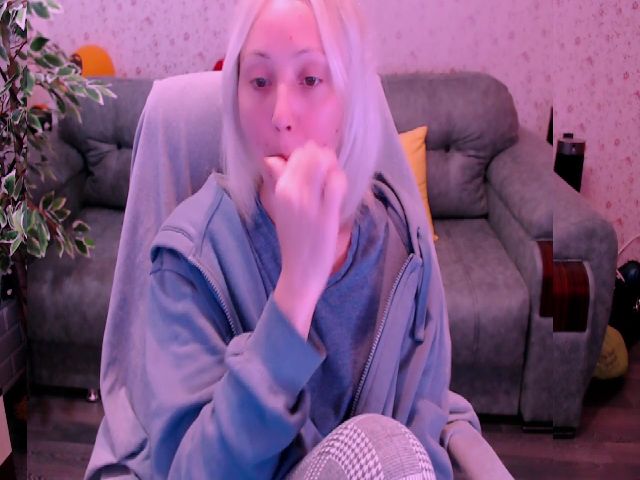 Live sex webcam photo for Blondedirty94 #270937237