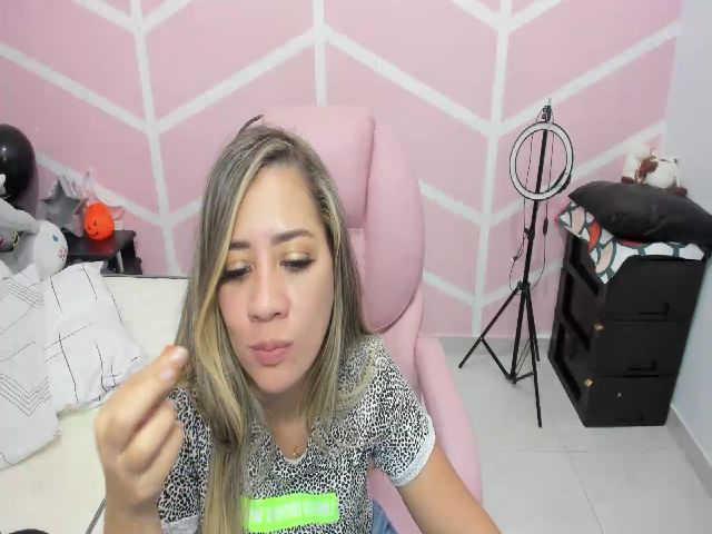 Live sex webcam photo for Magic_kendra #270947374