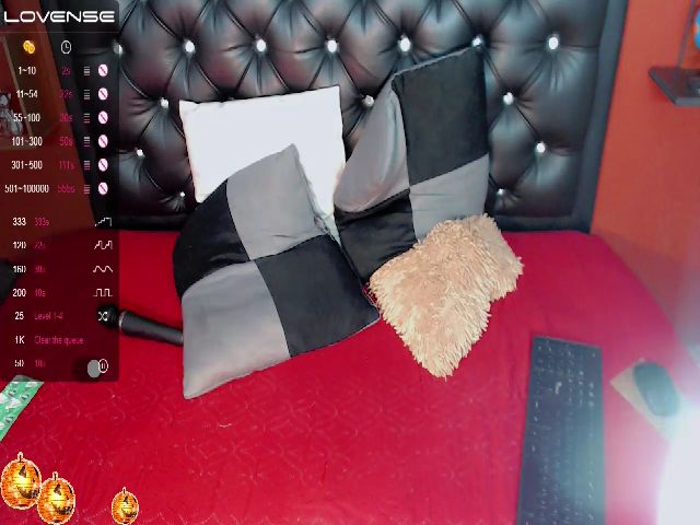 Live sex webcam photo for Kerri_femdom #270940280