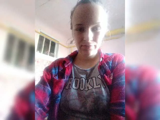 Live sex webcam photo for LuxJudy #270934696