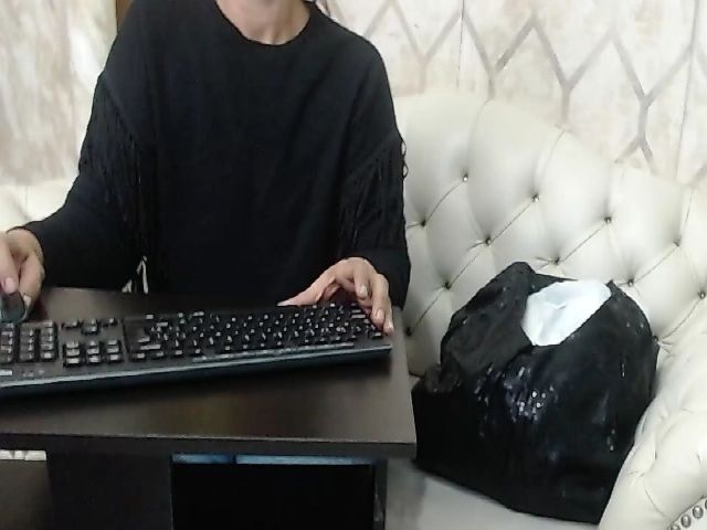 Live sex webcam photo for LEYAA_MATTURE #270936826