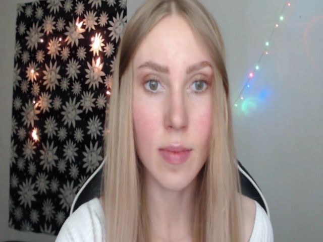 Live sex webcam photo for MagicElfie #270945757