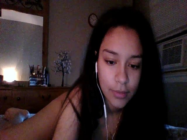 Live sex webcam photo for Adrianaxo1 #270932348