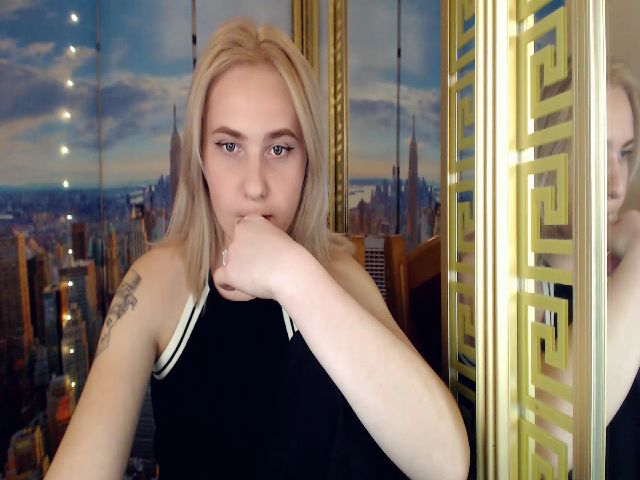 Live sex webcam photo for HannaLismont #270947654