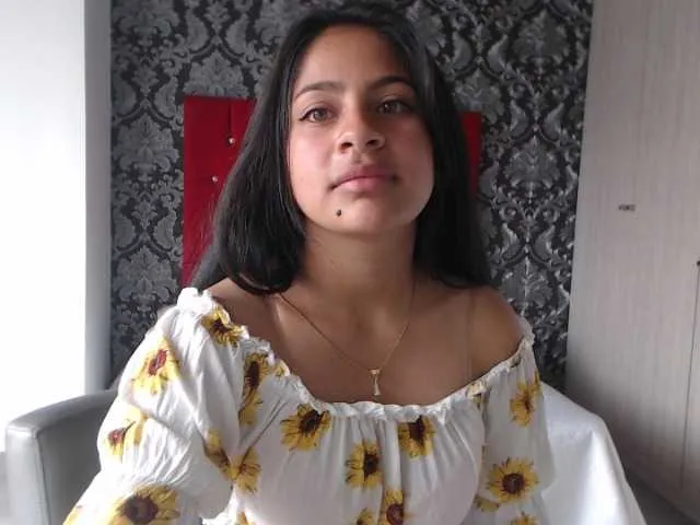 Live sex webcam photo for sophie-rose #270938683