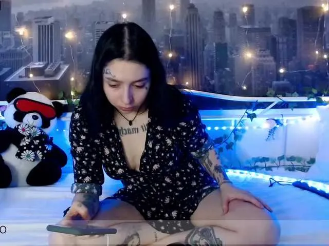 Live sex webcam photo for Clitbait #270949213